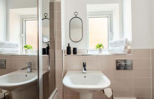 4 Bed, 3 Bath Townhouse in Colchester - Business, Contractor and Leisure - Singles or Superkings - Disc0unts - Foto 12