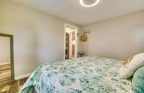 Walk to Lake Beaches Cabin with Patio in Belmont! - Foto 11