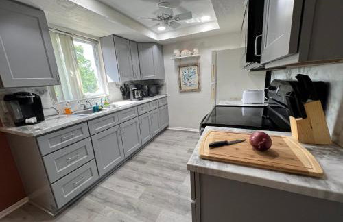 Private Tropical Waterfront Sanctuary w pool, hot tub & an island! Pet Friendly - Foto 47