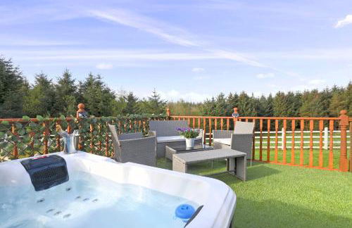 JOIVY Greenknowes Cottage with Hot Tub & Fireplace - Photo 2