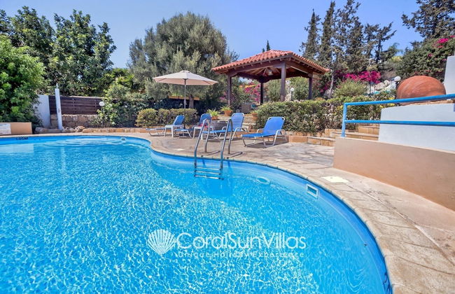 Large Pool & Garden, Billiard, Peaceful Area, Near to the Sea, Coral Bay Paphos - Foto 25