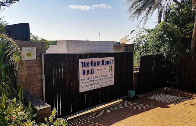 Boathouse Bed and Biscuit - Lower Deck - Photo 14