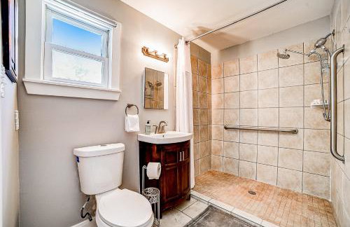 Dog-friendly home with large patio, W/D & central AC - Foto 14