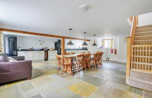 Luxury Farmhouse Retreat with Private Hot Tub & EV - Foto 35