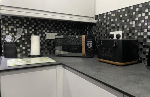 Modern 3 Bedroom high spec house in Sheffield - Photo 15