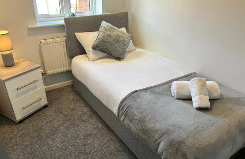 Dovefield House - Modern 3 Bed Home from Home - Alton Towers, Uttoxeter Races - Foto 5