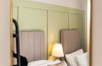 Spacious 5-Bedroom Home, Accommodates 10, Fast Wi-Fi & Parking Included - Foto 13