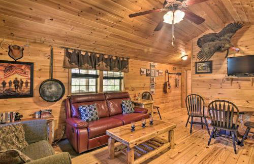 Parsons Semper Fi Cabin with Fire Pit! - Foto 1