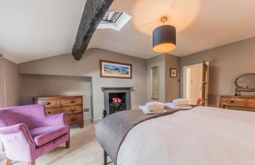 Tastefully decorated, family friendly property, central Kirkby Lonsdale, parking and EV charger - Photo 3