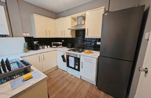 Central Manchester Modern 4 Bed House - free parking - Foto 35