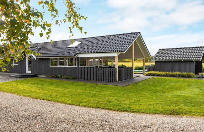 4 Star Holiday Home in Hovborg - Foto 1