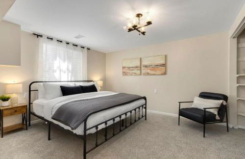 Downtown Windsor Home with Hot Tub and Pool Table - Foto 59