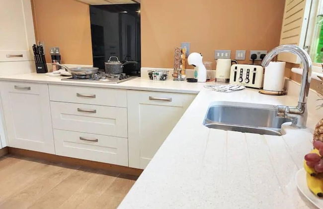 The Ayres House 2-bed Apartment in Cambridge - Photo 13