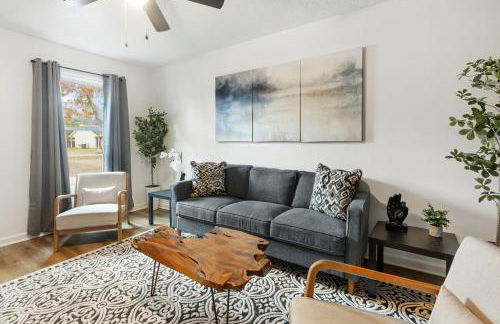 Stylish 2BR Urban Stay Near CAE Pet Friendly - Photo 22