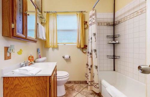 Cozy Dog-Friendly House Near Water with Enclosed Yard, Grill, & Equipped Kitchen - Photo 18