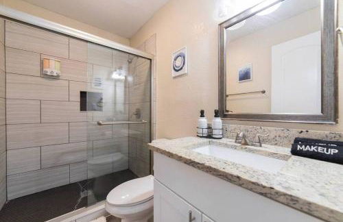 Walk to ATT-Free Parking-Min to attractions-Modern - Photo 13