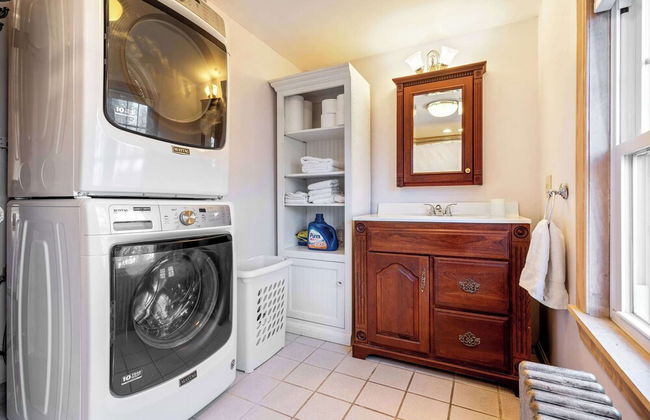 Ogunquit Village 4BR Walk to Beach, Dining & Town Center - Photo 36