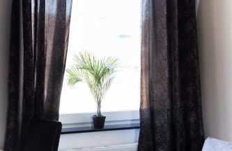 - Forest Retreat Deluxe - 2 Bedroom Apartment - 75 qm - Fully Renovated 2025 with TV & Netflix - King Size Beds - Full Kitchen - Free Parking - Close to Airport & Train - - Foto 23