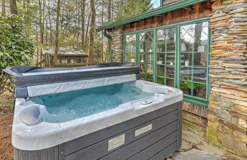 Unique Cabin With Hot Tub Close to Town - Foto 3