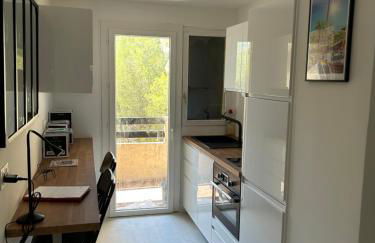 T2 tout confort et moderne, climatisé avec balcon et parking, à 10 min du port et de la plage - Foto 8