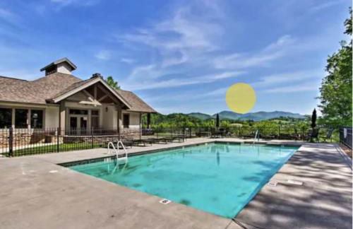 Elegant Cades Cove Condo with Community Pool - Foto 4