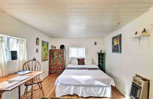 Rural Log Cabin Rental for Couples near Taos Ski Valley - Foto 7