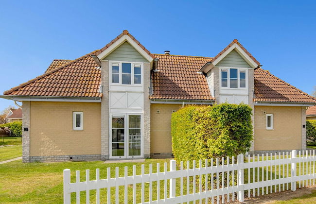 Restyled Villa With Dishwasher and Whirlpool, Near the Sea - Photo 1