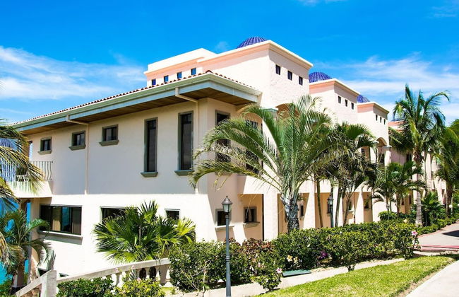 Beautiful Condo in Peaceful Cliffside Location with a Private Balcony & Stunning Ocean and Mountain Views - Foto 39