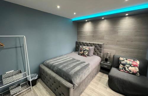 MODERN SUITES -5 Bedroom House- With FREE PARKING Birmingham city - Foto 14