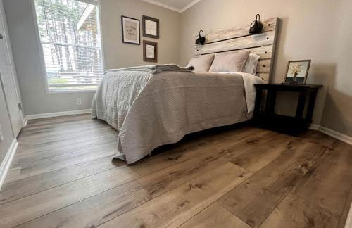 Spacious Vacation Rental with Stunning Lake Views from the Incredible Deck for an Amazing Getaway in Sabine National Forest in Hemphill, Texas - Foto 26