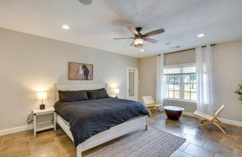 Unwind Fireside Wills Point Gem with Hot Tub and Pond - Foto 25