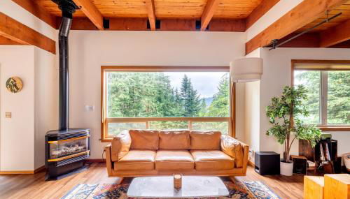 Stylish Deception Pass Retreat with Bay Views - Foto 3