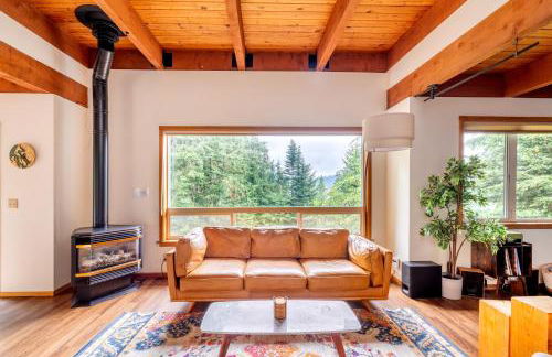 Stylish Deception Pass Retreat with Bay Views - Foto 3