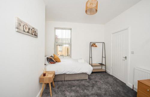 Modern 4 Bedroom House Sleeps 10 Free Parking Liverpool - Foto 58