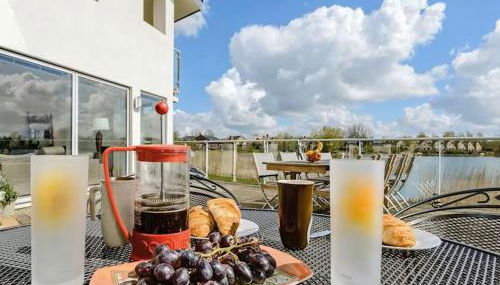 NEW Squirrels Leap Lake Views with Spa Access - Foto 5