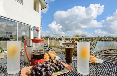 NEW Squirrels Leap Lake Views with Spa Access - Foto 5