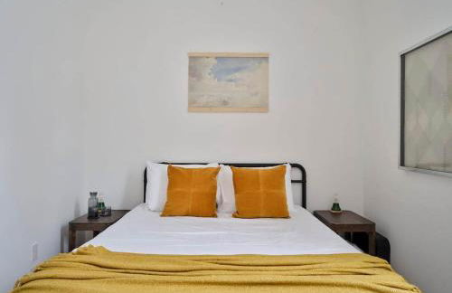 Chic Renovated Chalet with Private Pond - Foto 17