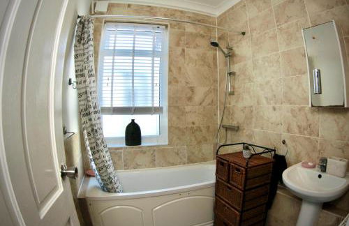 Stylish and artistic flat in Southend on Sea - 2 Double Bedrooms, Free on-street parking - Foto 31