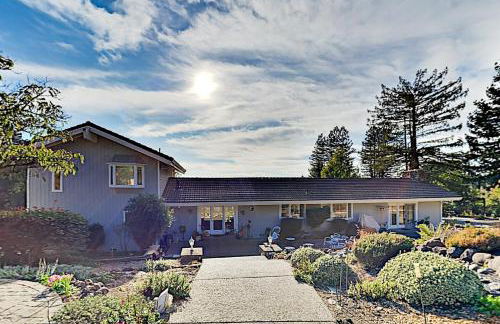 Mtn-View Retreat with Hot Tub and Deck in Sebastopol - Foto 26