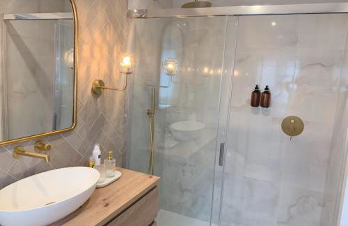 Lujoso apartamento boutique a estrenar con parking gratis - Foto 28