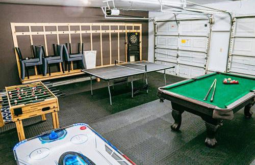 Gorgeous Cozy 5 Bedroom House with Hottub,Lake,Pool - Foto 33