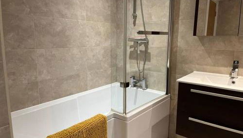 Stylish 1 Bedroom, 2 bed Basement Flat With Free Parking - Photo 4