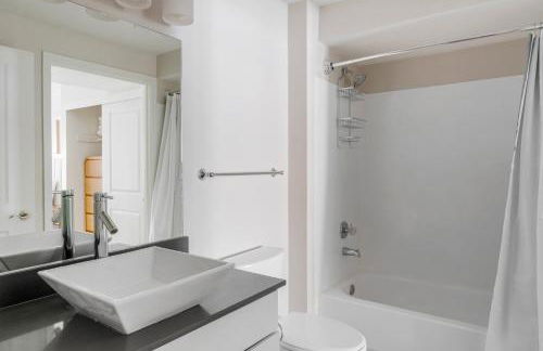 Blueground South Lake Union balcony nr Lake Union SEA-928 - Foto 12