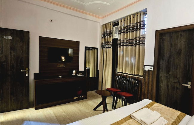 Shri Krishna Divine Dham - Photo 23