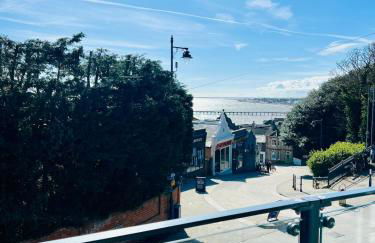 Stylish 3 Bed Apt Sea Views Near the Beach 2B - Foto 75