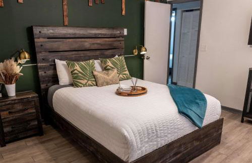 Upscale Ybor House with Outdoor Living Space - Photo 6