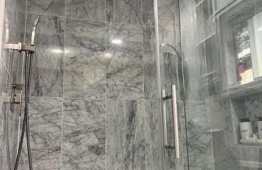 SEA Airport Coastal Home, located just 15 min from SeaTac Airport and 5 min from Des Moines Marina - Foto 5