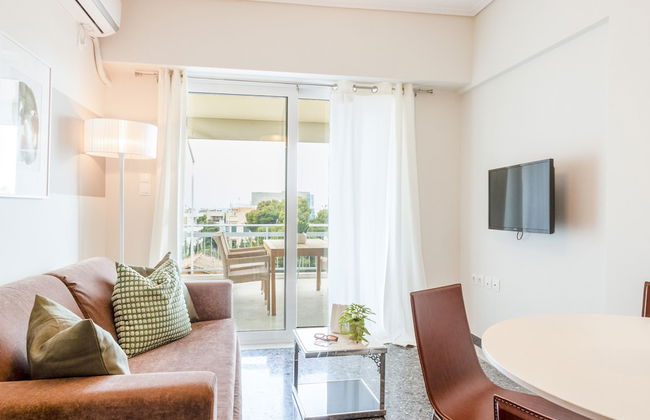 Beachfront 2-bedroom Stay in Voula - Photo 10