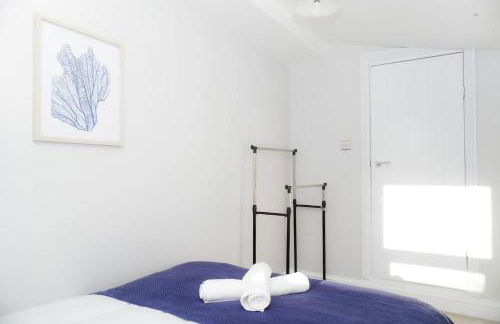 Luxury 3-Bedroom Home , with Free parking - Photo 32