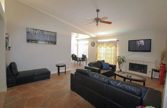 Palm Springs Vacation Home - Photo 2